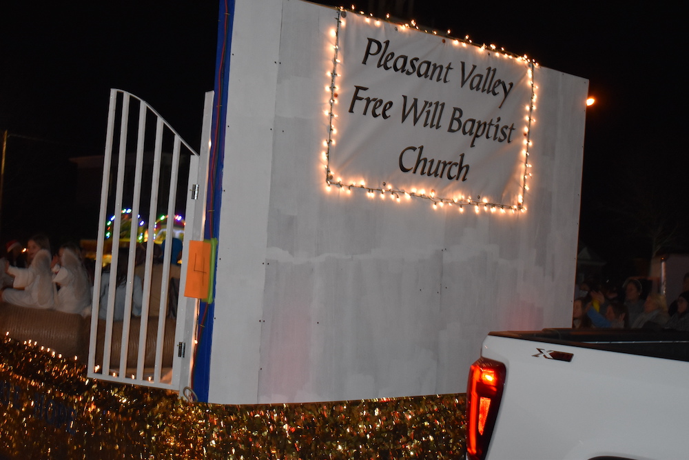 A sign that says pleasant valley free will baptist church.