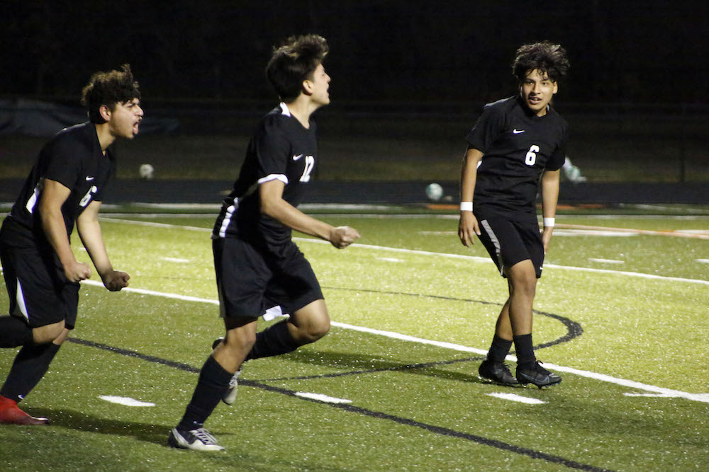 Tomato Derby between Warren and Hermitage decided by second half winner from freshman Chavez-Mata