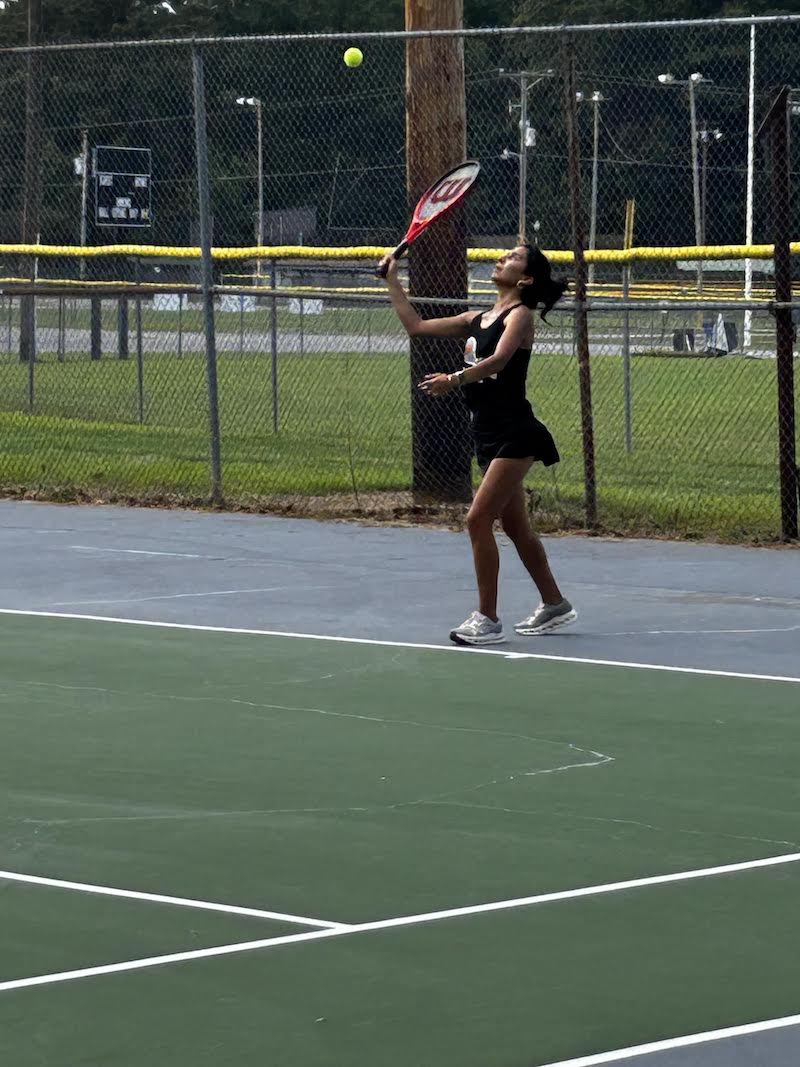 A group of people that are on the tennis court