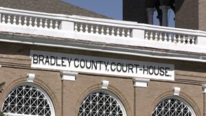 A building with the words bradley county court house written on it.