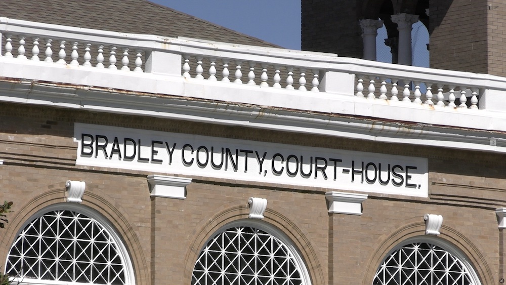 A building with the words bradley county court house written on it.