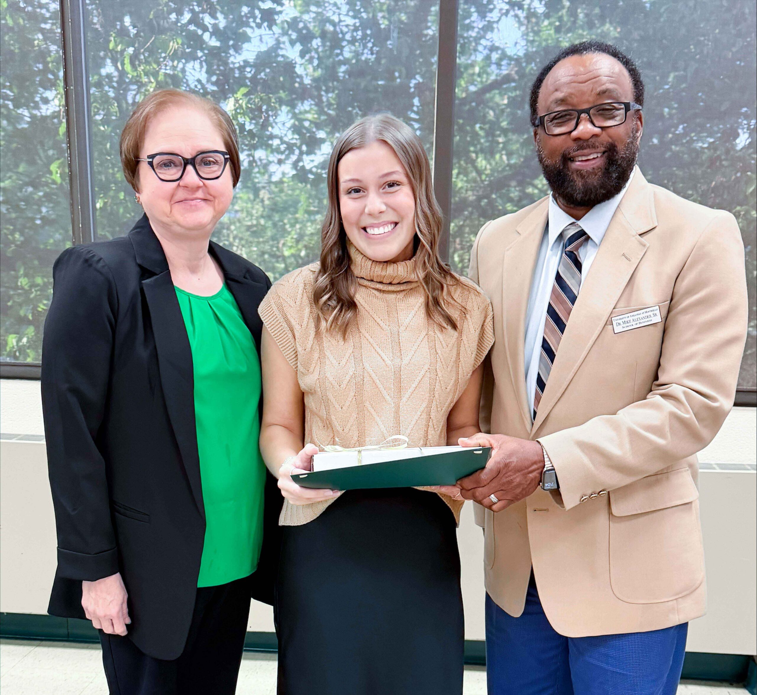 UAM School of Business Presents Students With Academic Awards