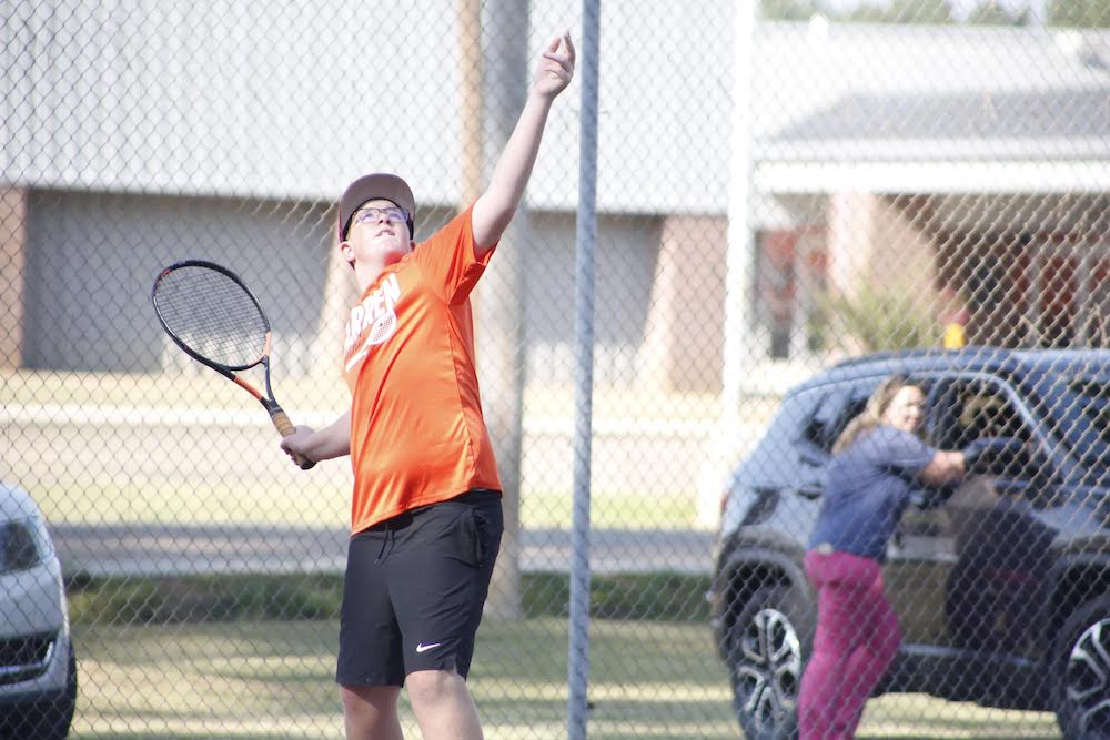 Warren tennis sweeps Hamburg in ranked matches